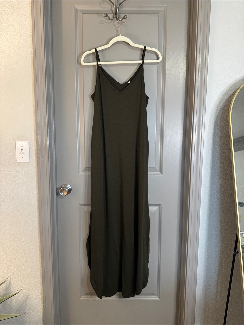 Minimalist Olive V-Neck Slip Maxi Dress with Pockets